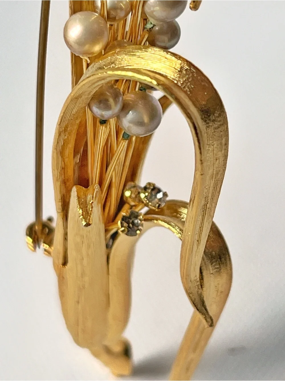 Vintage Richelieu Pearl Lily Gold Tone Brooch 1950’s